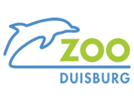 Logo des Zoos Duisburg: Blauer Umriss eines Delfins über dem grünen Schriftzug ‚Zoo‘, darunter der blaue Schriftzug ‚Duisburg‘